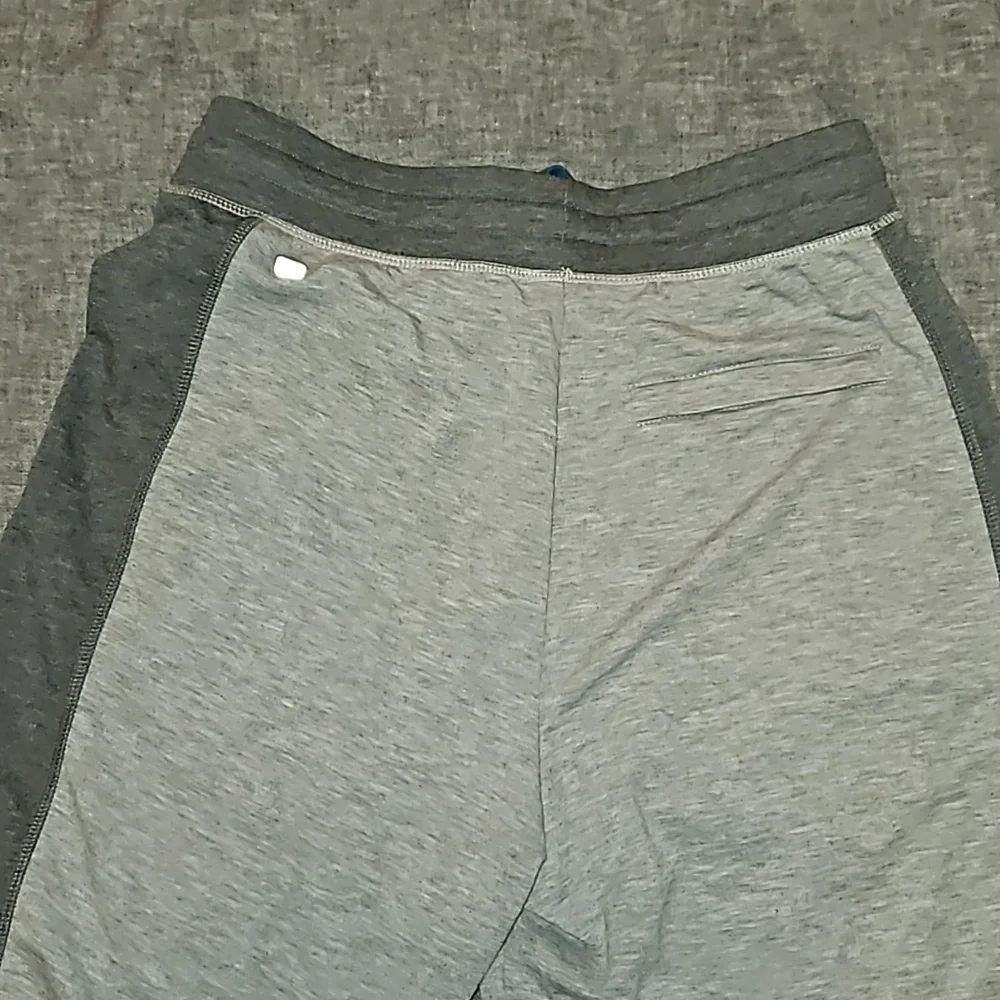 Fabletics shorts - Picture 3 of 4
